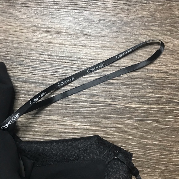 SOLD ✨ Calvin Klein Snake Print Shine Tank Top - Picture 9 of 10